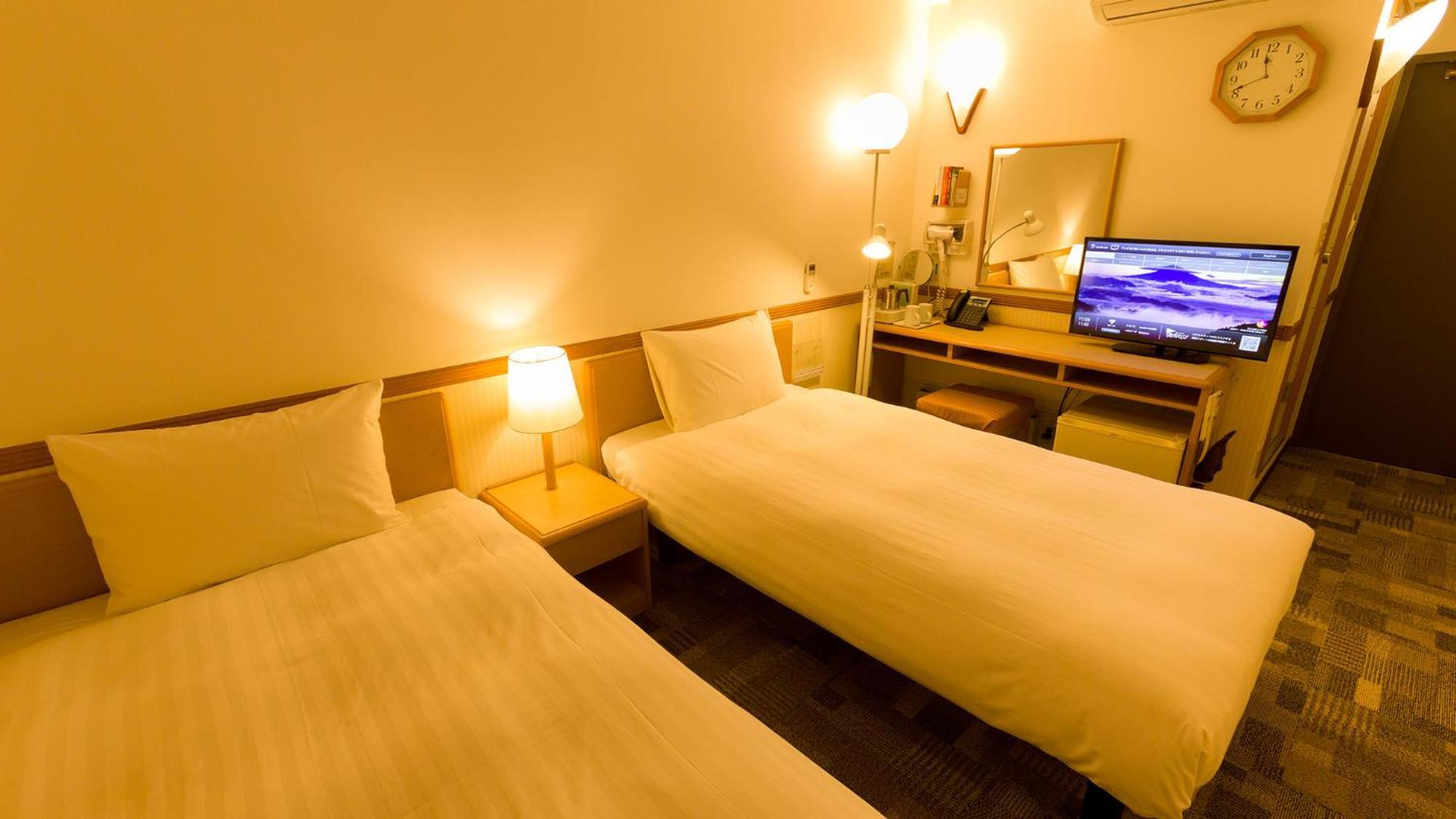 Toyoko Inn Tsushima Izuhara Номер фото